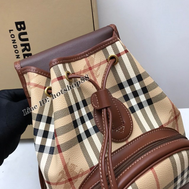 Burberry專櫃新款女士後背包書包 巴寶莉中古格紋面雙肩包 yxb1007